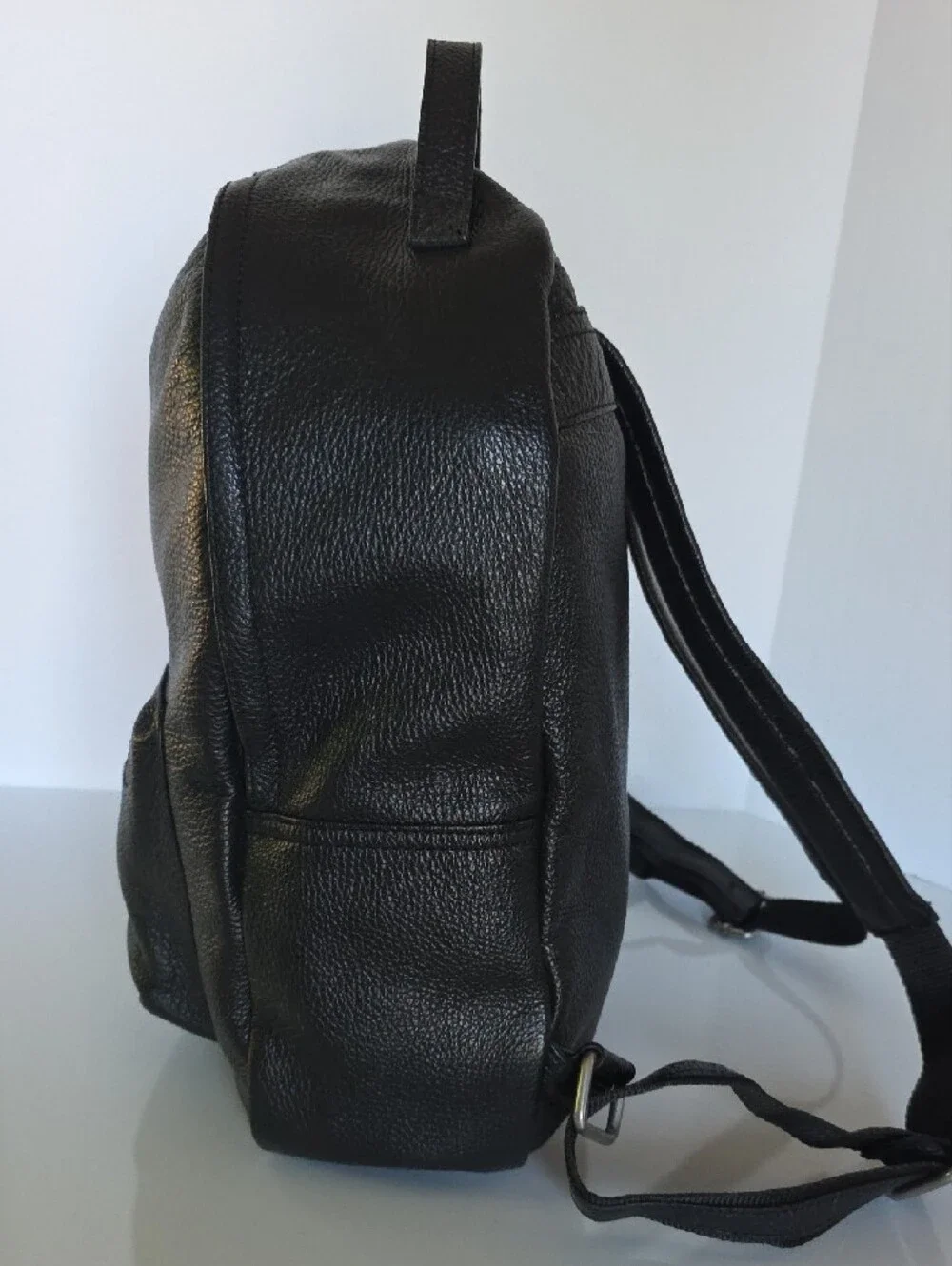 American Eagle Outfitters compact pebbled